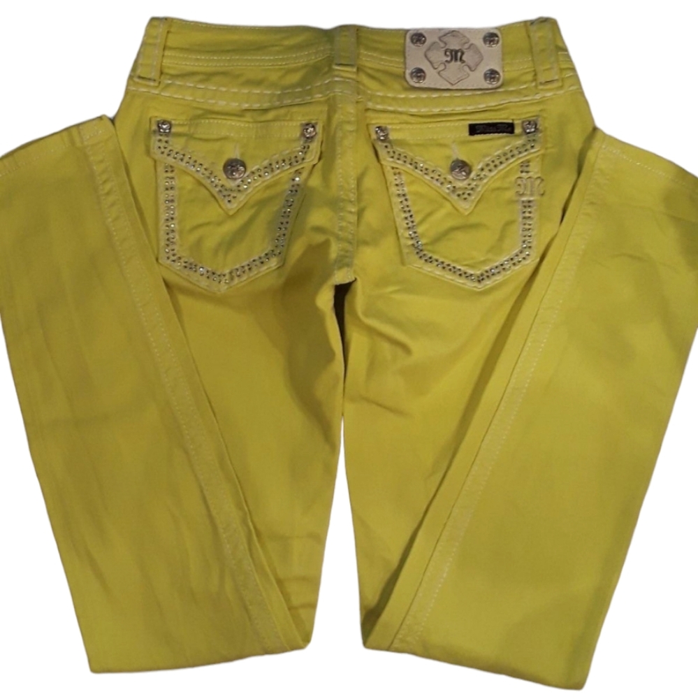 Miss Me Skinny/Stretch Lemon Jeans.🍋 Women's Size: Waist 27x32 Inseam.